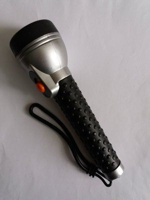 Small Flashlight Without Batteries (AA batteries)