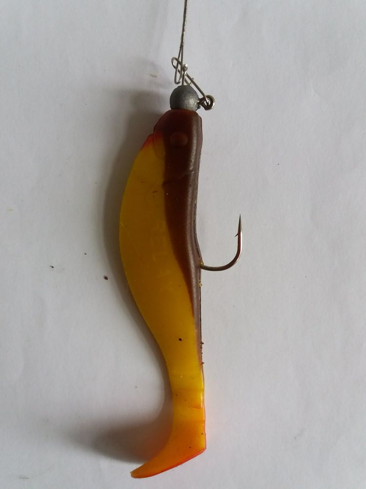 RELAX KOPYTO Rigged Silicone Bait Colour YELLOW black back