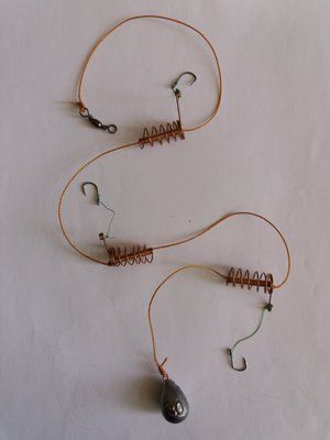 Fishing Rig for Crucian Carp with Feeders and with Synthetic Cord Thread